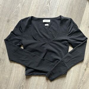 BNWOT Aritzia Babaton Contour Black Long Sleeve Scoop Neck Crop Top